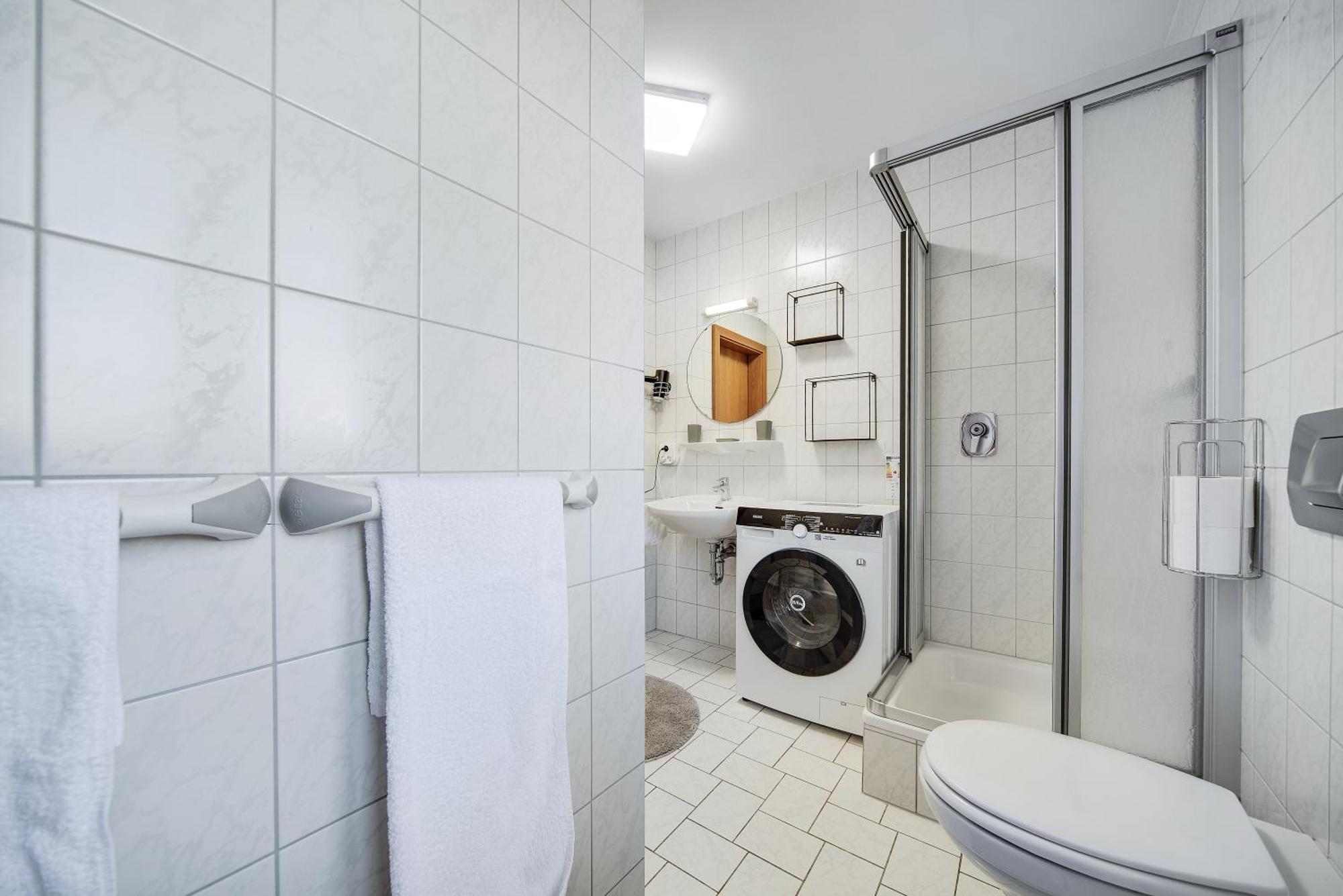Fewo-Lavees Moderne Zentrale Fewo Nahe Omv Wacker Kliniken Burg -Eigener Eingang-Schluesselloser Check In 부르크하우젠 외부 사진